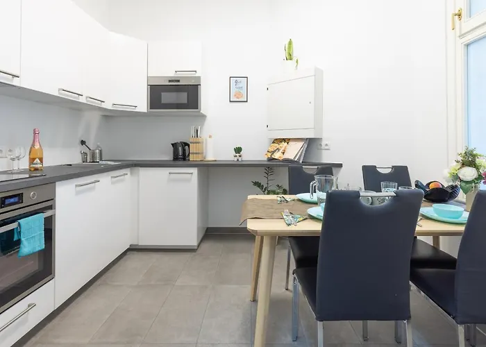Apartment Yeshello Station